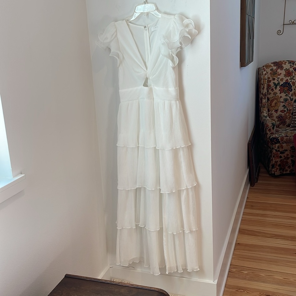 ASTR the lable beautiful ruffled and tiered white dress - Picture 2 of 14
